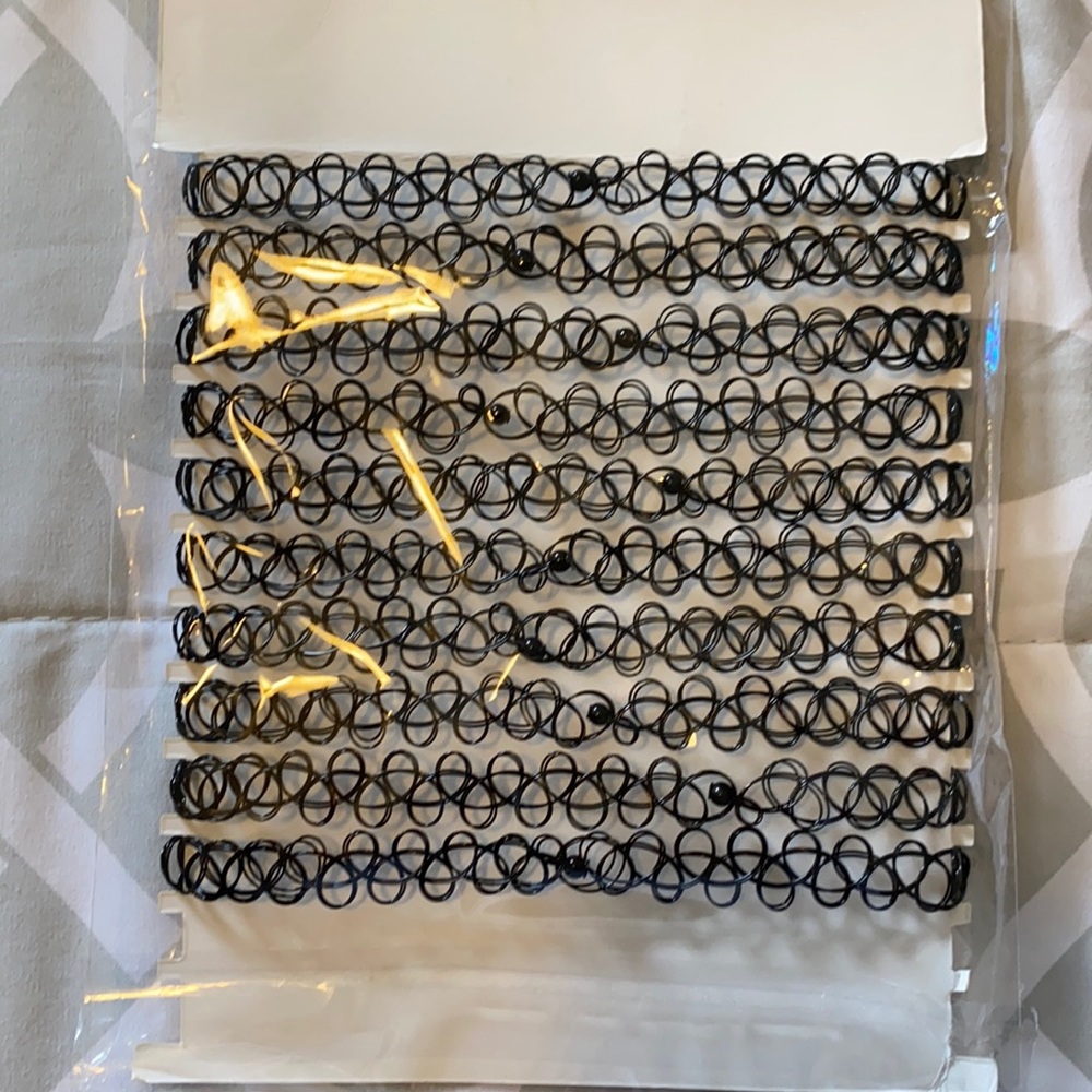 Set of elastic chokers